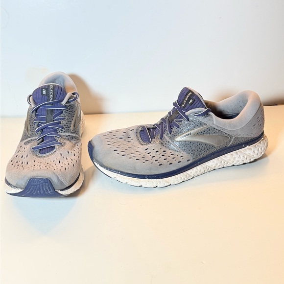 Brooks Glycerin 16 running shoes in a grey and navy colorway Sz 11.5